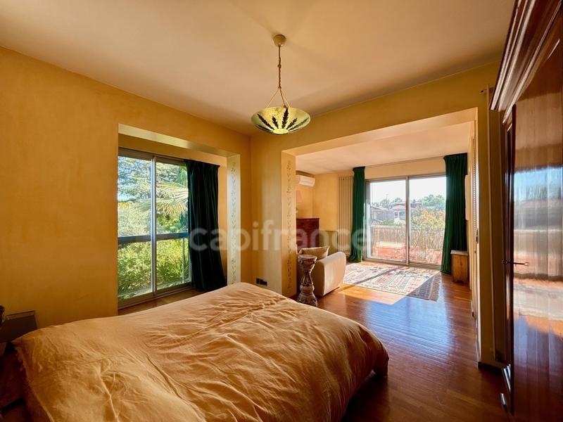 Maison - 245 m² - 10 pièces