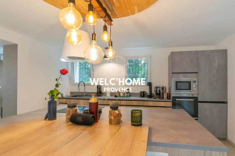 Maison - 235 m² - 7 pièces