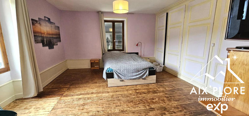 Maison - 240 m² - 6 pièces