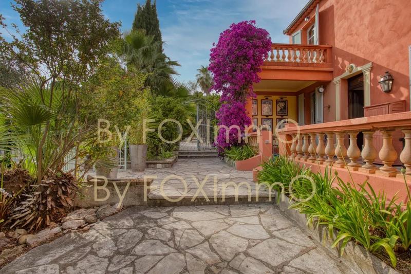 Propriété - 267 m² - 11 pièces