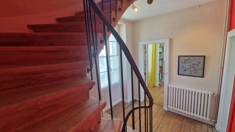 Maison - 205 m² - 9 pièces