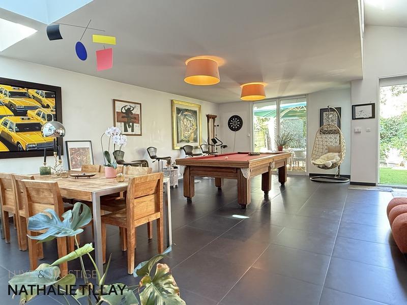 Maison - 284 m² - 9 pièces