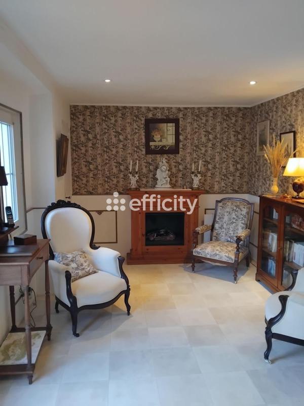 Maison - 230 m² - 9 pièces