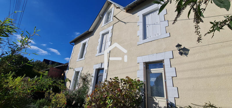 Maison - 280 m² - 10 pièces