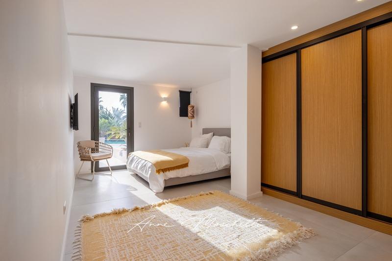 Maison - 450 m² - 8 pièces