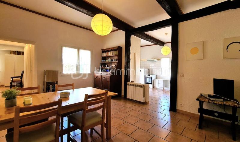 Demeure - 299 m² - 9 pièces