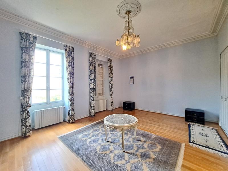 Château - 570 m² - 12 pièces