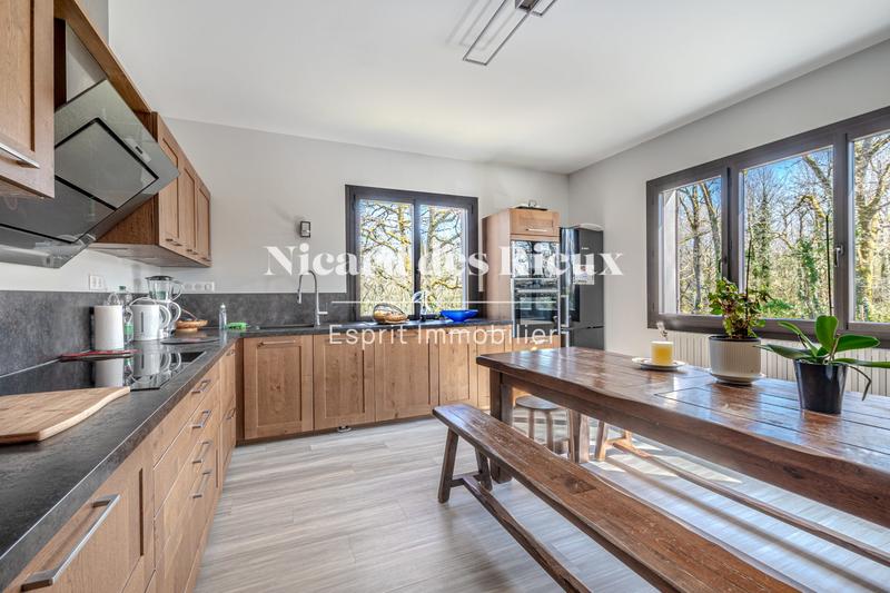 Maison - 260 m² - 7 pièces