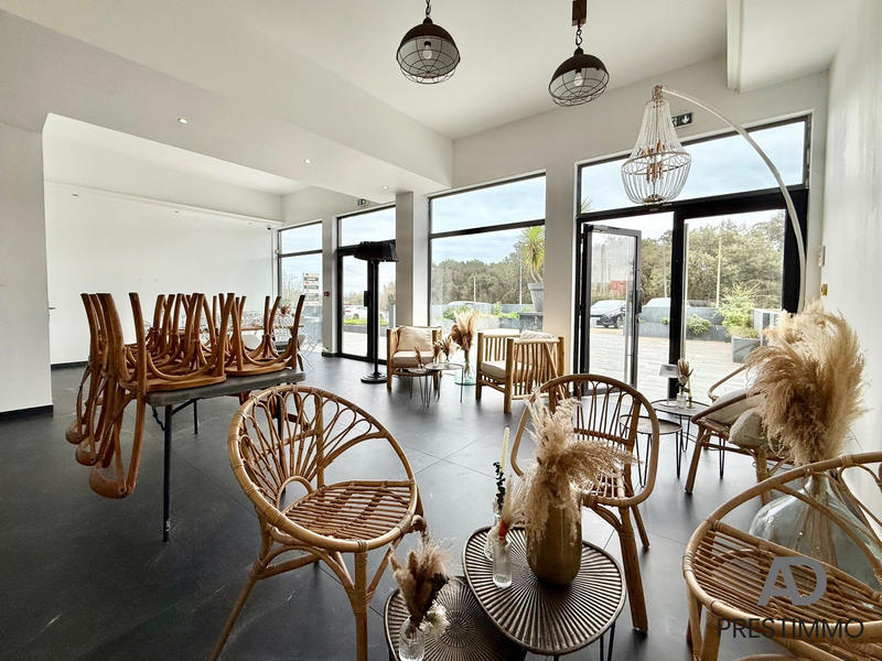 Local commercial - 179 m² - 4 pièces