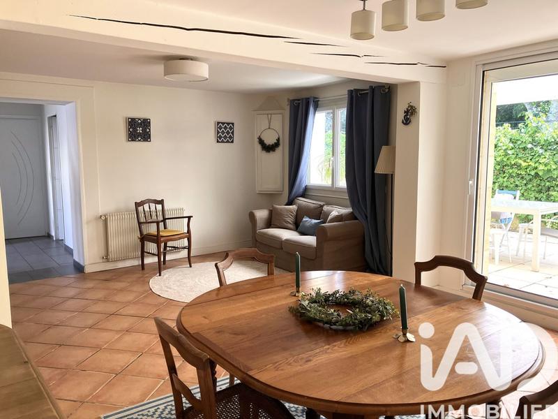 Maison - 210 m² - 10 pièces