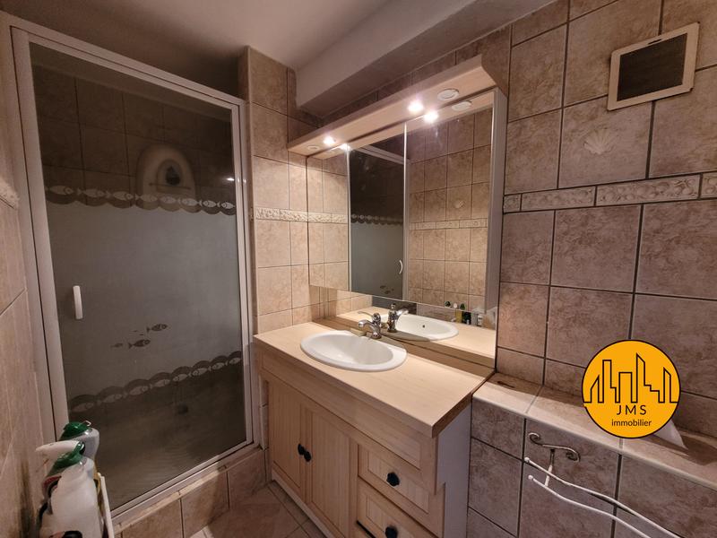 Maison - 240 m² - 8 pièces