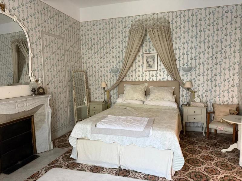 Demeure - 455 m² - 12 pièces