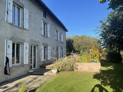 Maison - 240 m² - 11 pièces