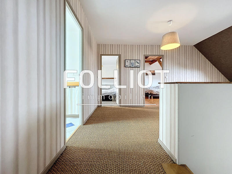 Maison - 230 m² - 7 pièces