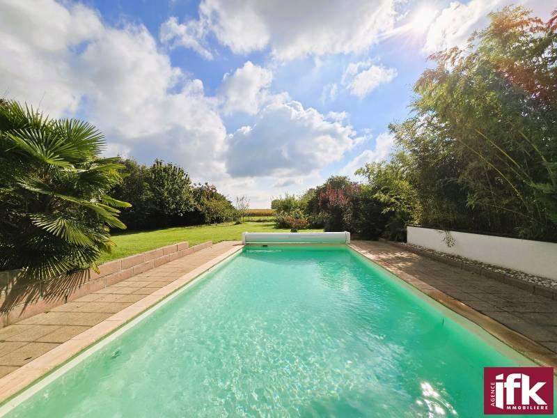 Propriété - 249 m² - 9 pièces