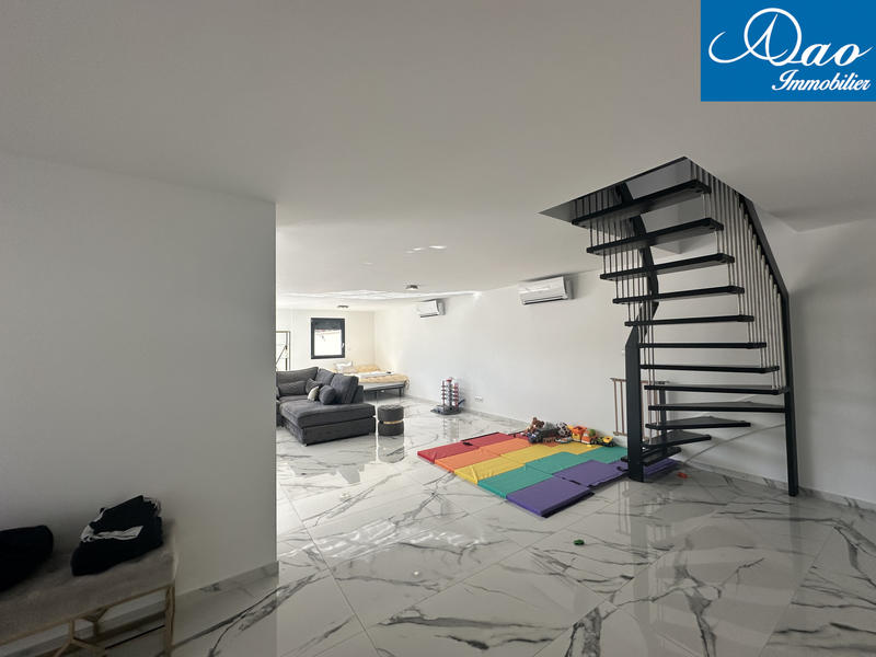 Maison - 290 m² - 6 pièces