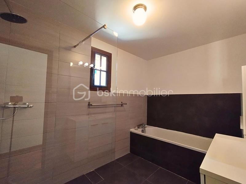 Maison - 232 m² - 7 pièces