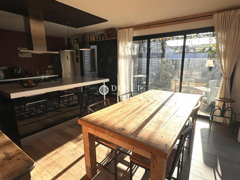 Maison contemporaine - 204 m² - 7 pièces