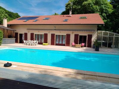 Maison - 313 m² - 9 pièces