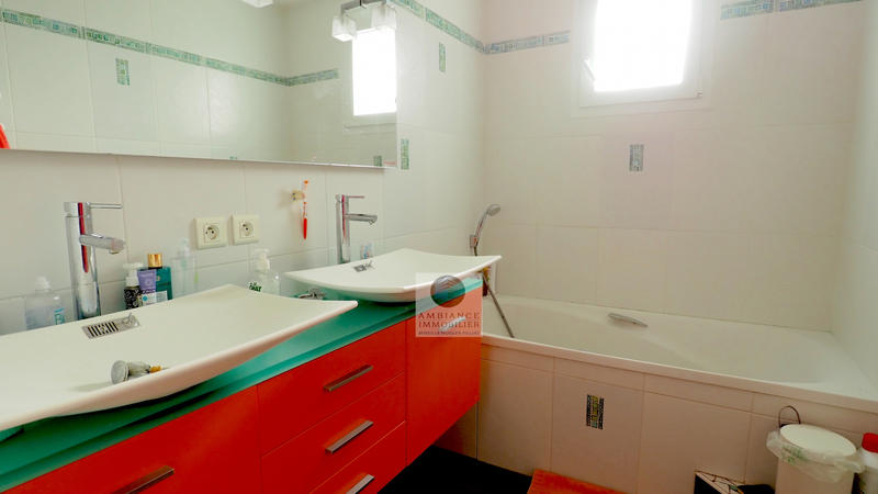 Maison - 222 m² - 9 pièces