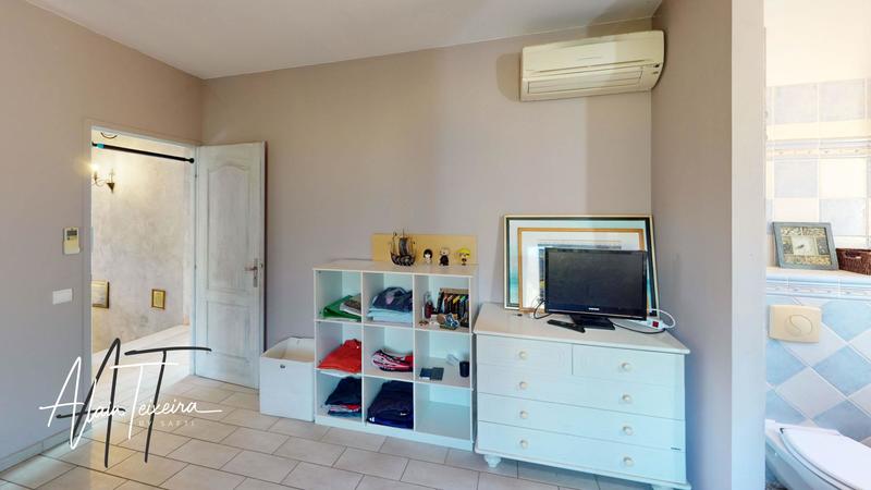 Maison - 308 m² - 8 pièces