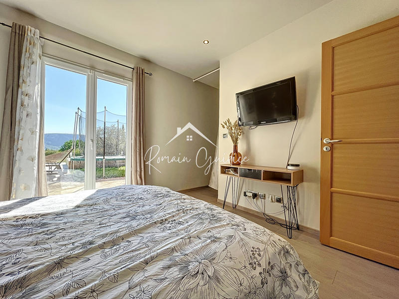 Villa - 198 m² - 6 pièces