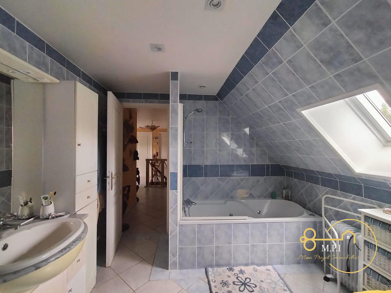 Maison - 175 m² - 9 pièces