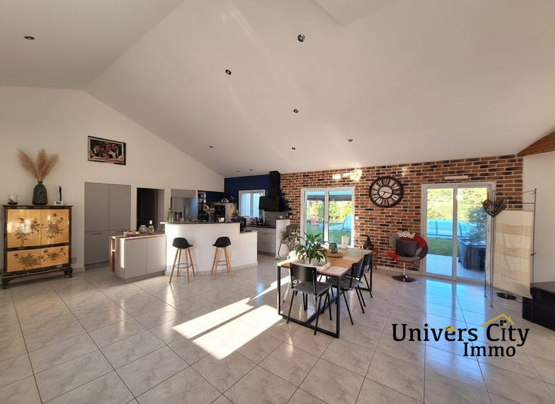 Maison - 178 m² - 8 pièces