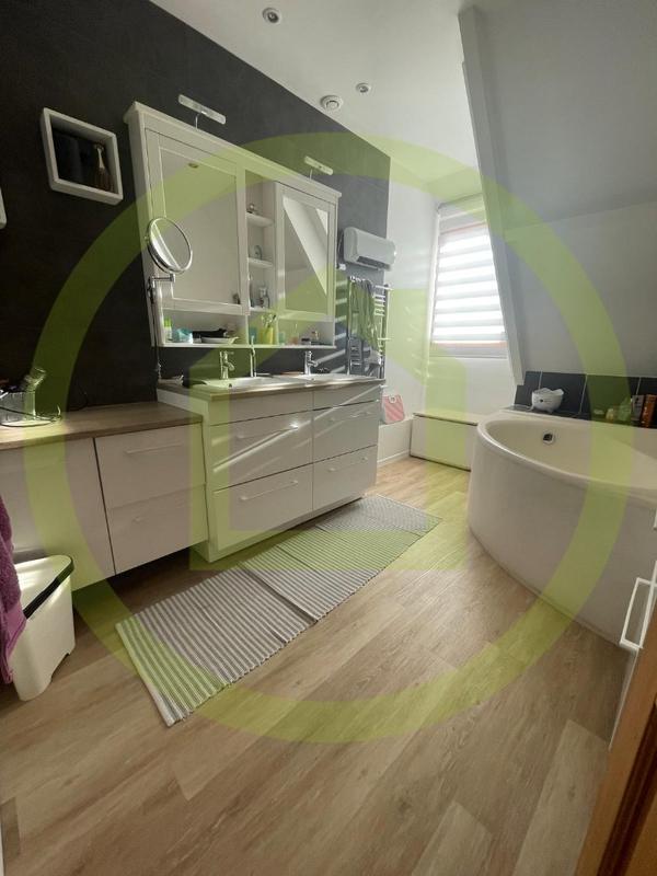 Maison - 220 m² - 9 pièces