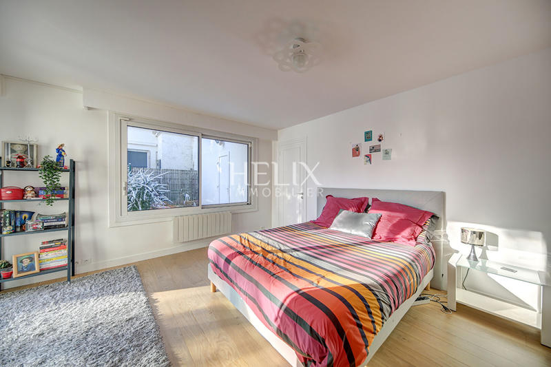 Maison - 236 m² - 9 pièces