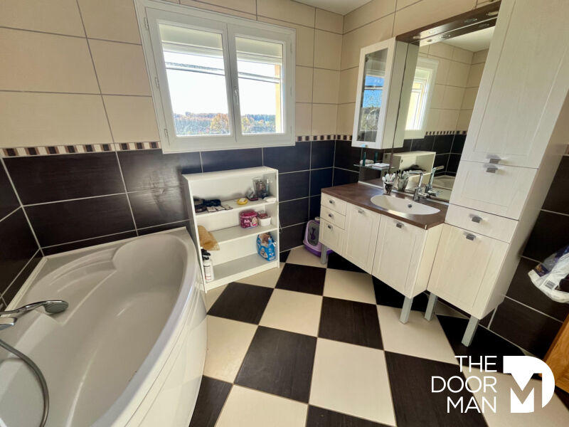 Maison - 171 m² - 7 pièces