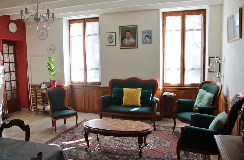 Propriété - 213 m² - 8 pièces