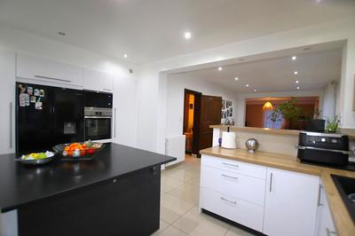 Demeure - 300 m² - 11 pièces