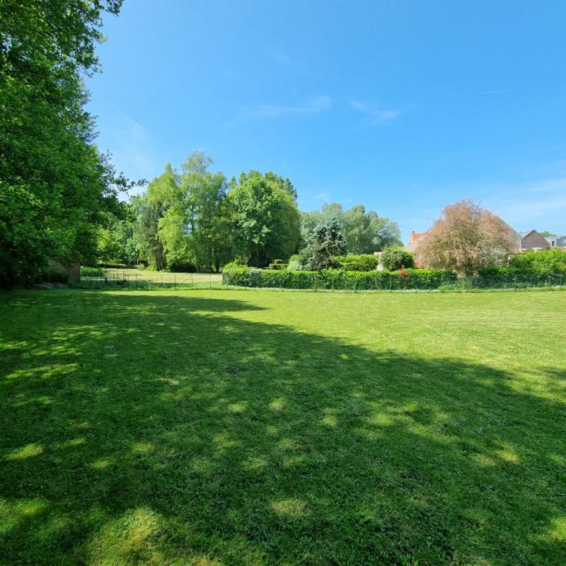 Terrain constructible - 1 100 m²