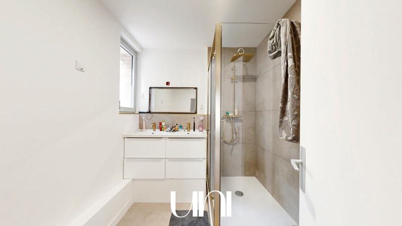 Maison - 152 m² - 8 pièces