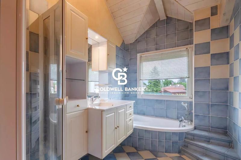 Maison - 285 m² - 6 pièces