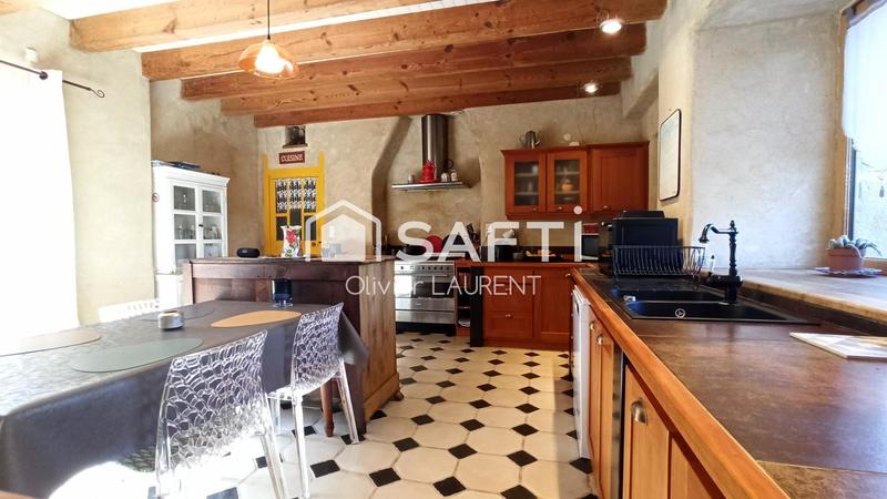 Maison - 215 m² - 9 pièces