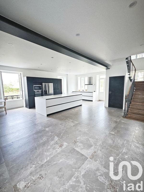 Château - 215 m² - 6 pièces