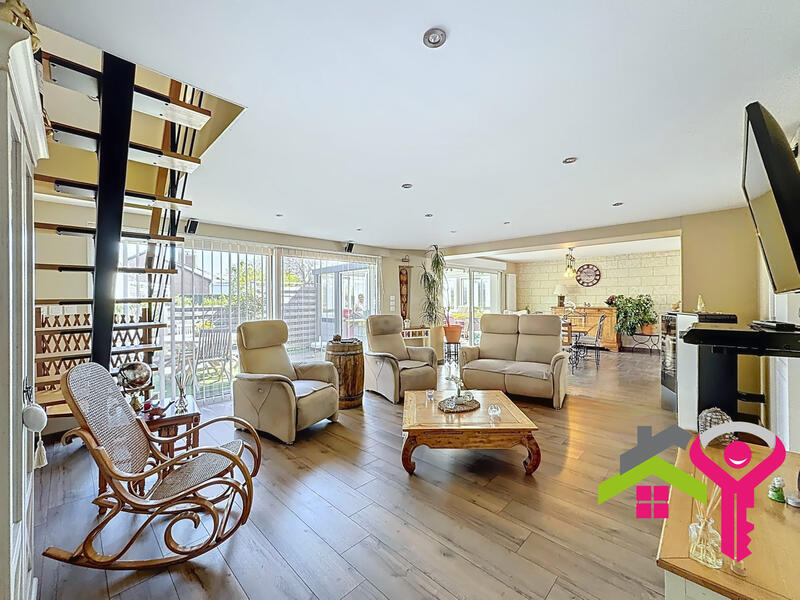 Maison - 159 m² - 6 pièces