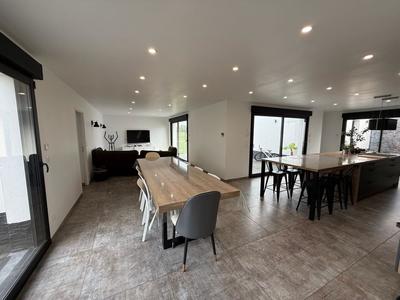 Maison - 237 m² - 8 pièces