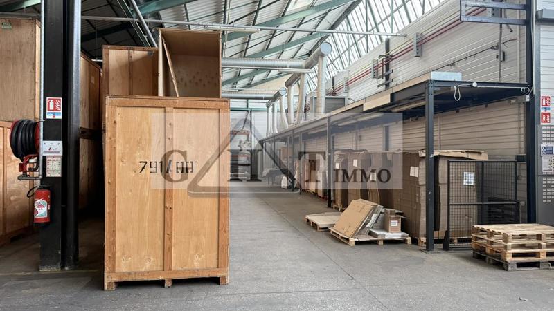 Entrepôt - 2 200 m²