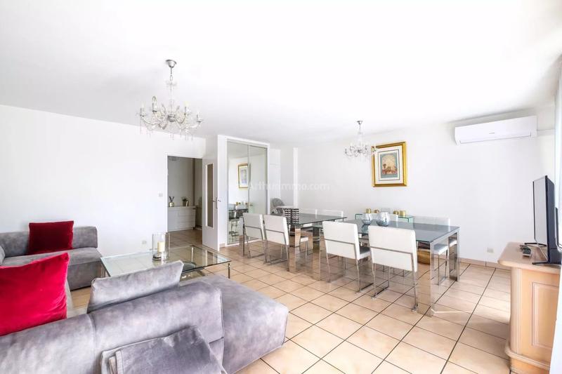 Appartement - 100 m² - 5 pièces