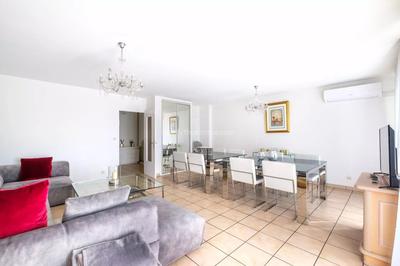 Appartement - 100 m² - 5 pièces