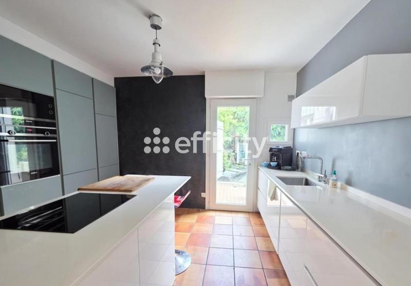 Maison - 178 m² - 8 pièces