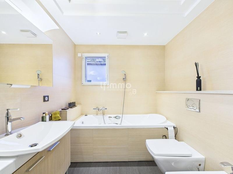 Maison - 378 m² - 7 pièces