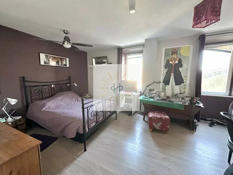 Maison - 160 m² - 9 pièces