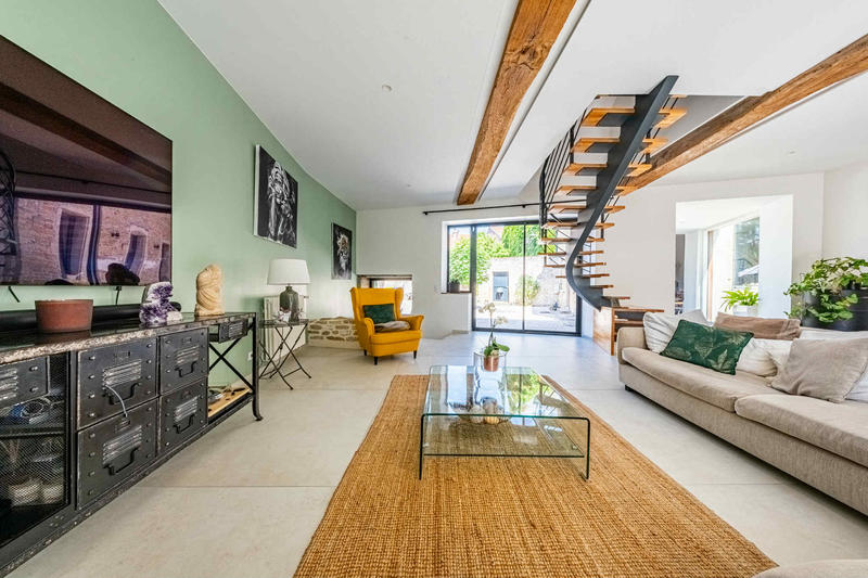 Maison - 300 m² - 9 pièces