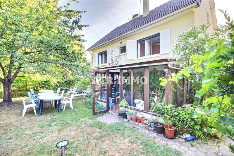 Maison - 104 m² - 6 pièces