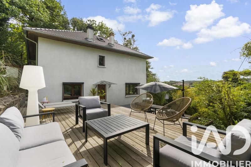 Maison - 230 m² - 8 pièces