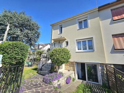 Maison - 95 m² - 6 pièces